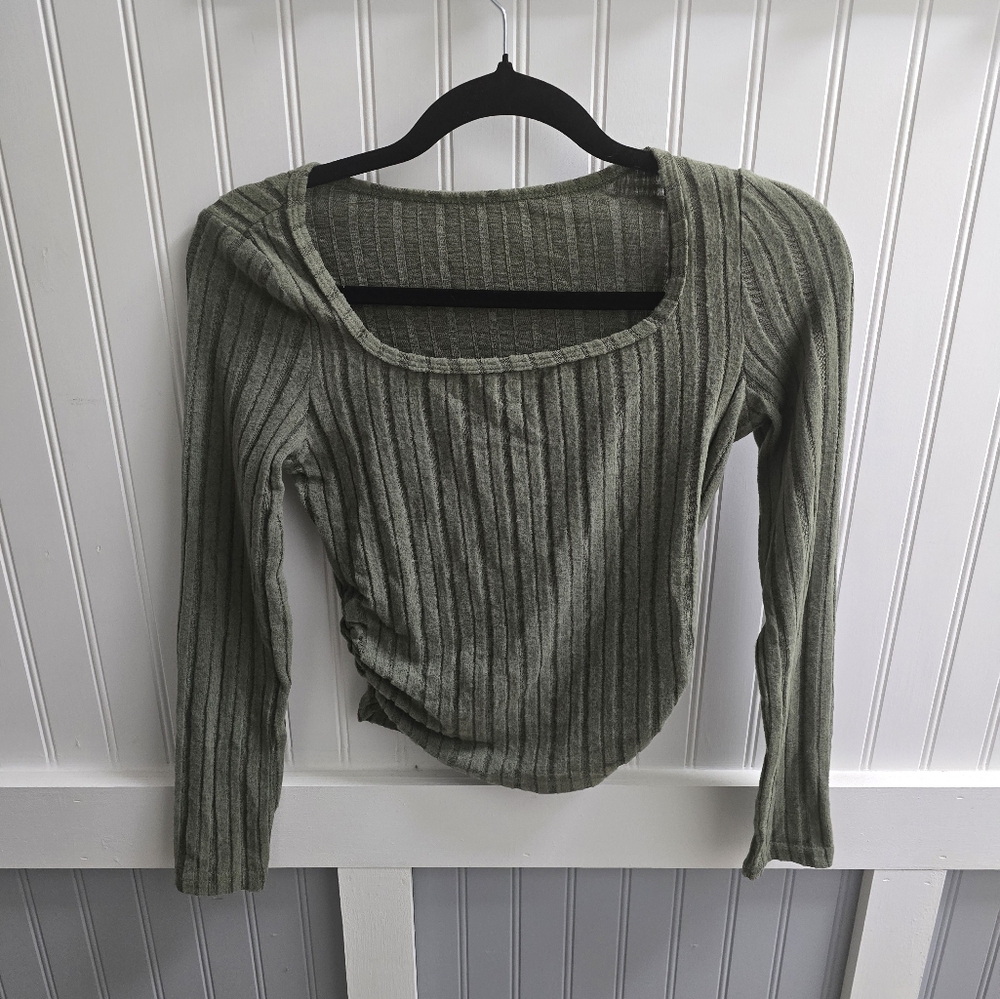 Green ruched long sleeve shirt